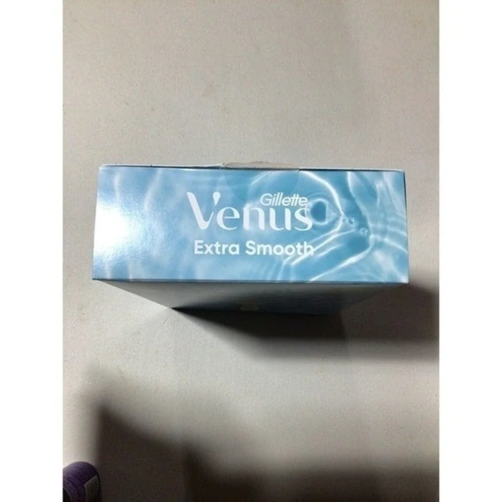 NEW Venus razor & satin‎ care shaving cream